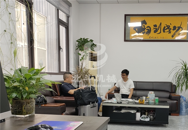 热烈欢迎江苏省客户来我公司近距离考察连续式午夜免费高清软件
