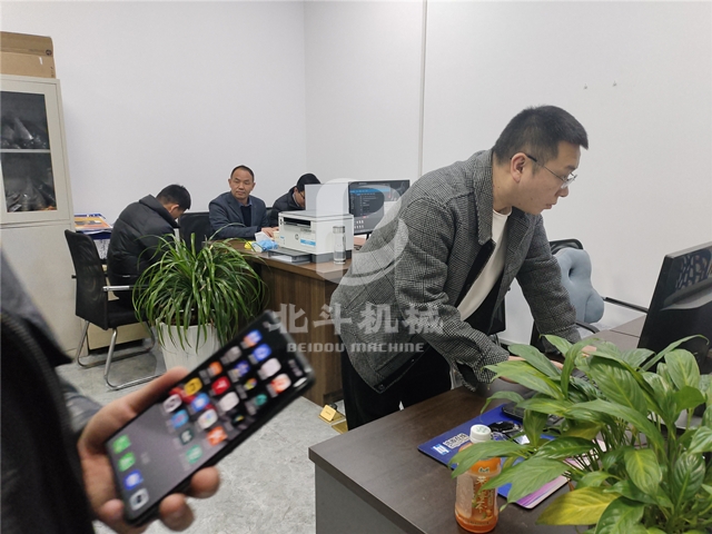 节能的连续式枣核午夜免费高清软件为客户的考察之旅画上句号